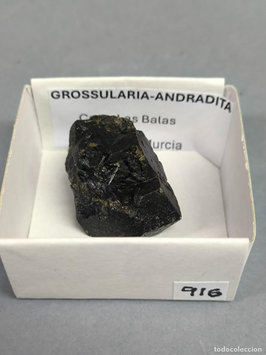 Coleccionismo de minerales: GRANATE GROSSULARIA-ANDRADITA - Mineral