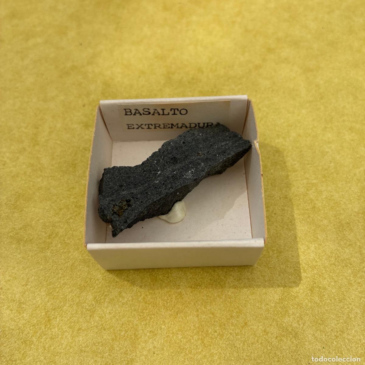 Coleccionismo de minerales: MINERAL BASALTO MINERALES EN CAJAS DE 4x4CM
