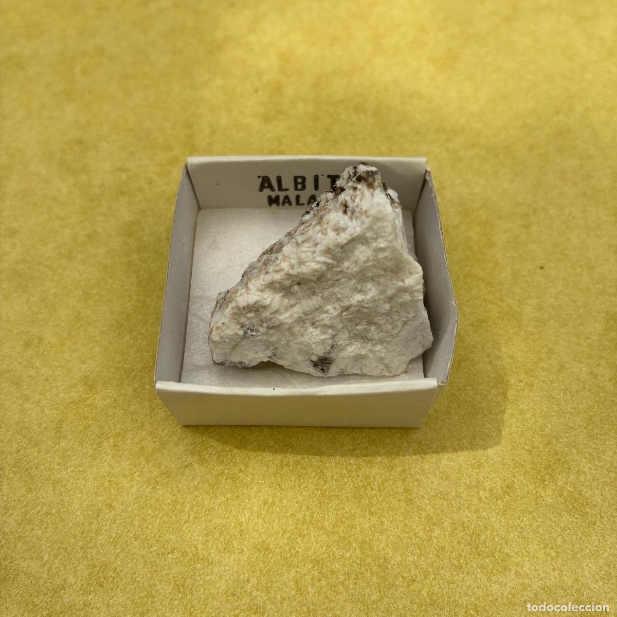 Coleccionismo de minerales: MINERAL ALBITA MINERALES EN CAJAS DE 4x4CM