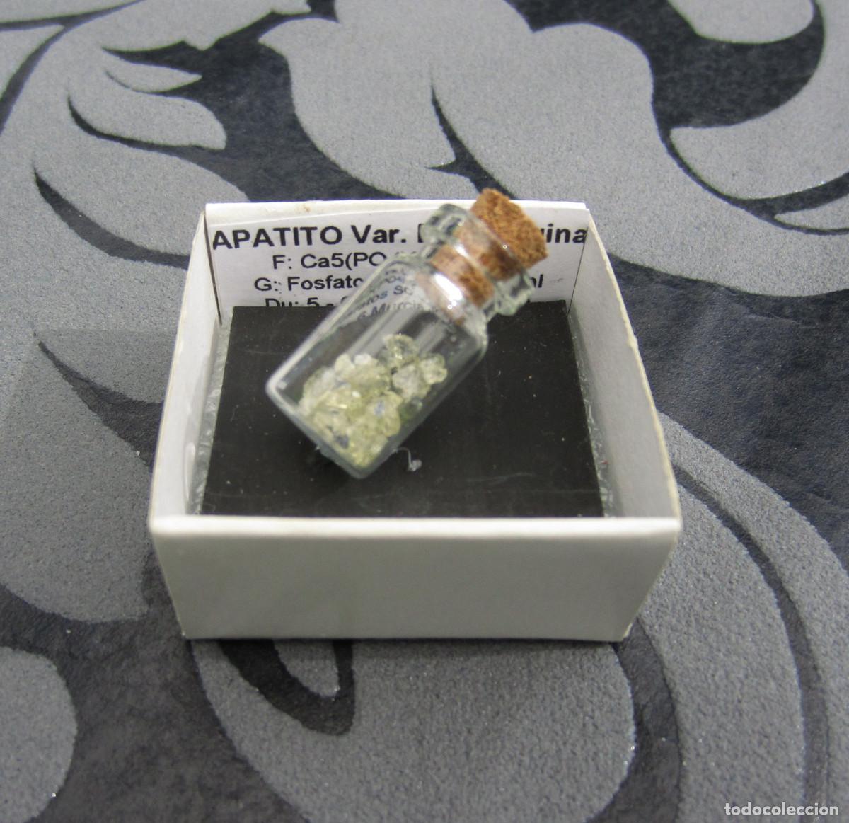 Coleccionismo de minerales: MINERAL APATIDO VAR. ESPARRAGINA MINERALES EN CAJA 4X4 CM