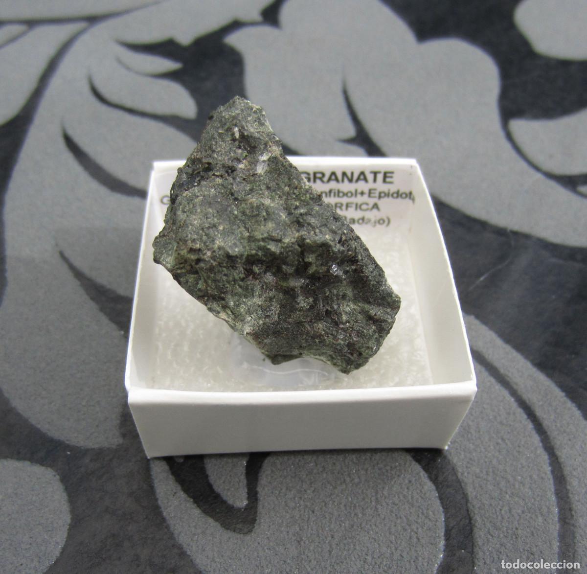 Coleccionismo de minerales: MINERAL ROCAS SKARN DE GRANATE MINERALES EN CAJA 4X4 CM