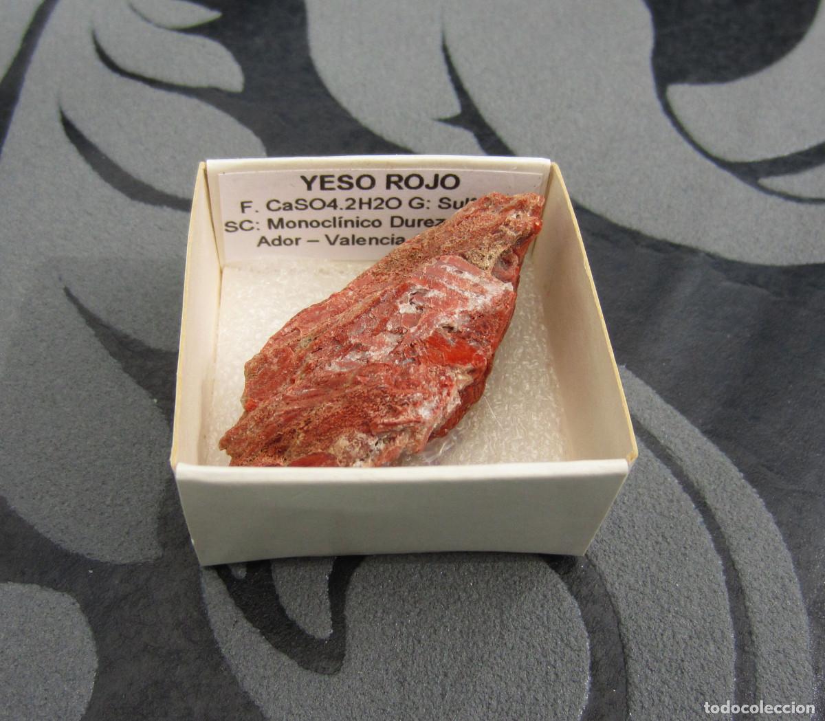 Coleccionismo de minerales: MINERAL YESO ROJO MINERALES EN CAJA 4X4 CM