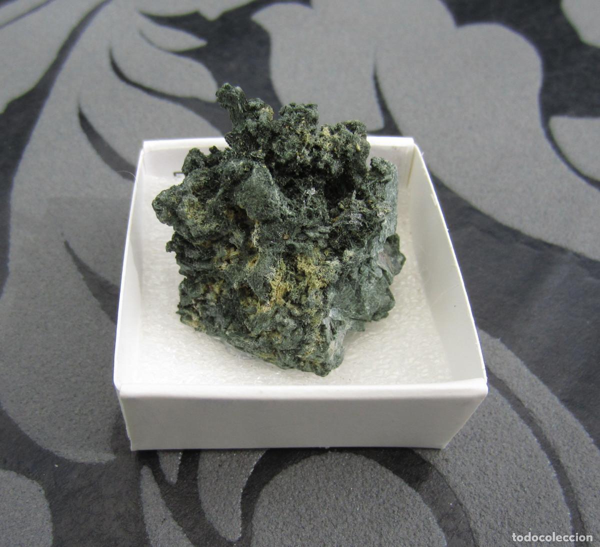 Coleccionismo de minerales: MINERAL ACTINOLITA MINERALES EN CAJA 4X4 CM