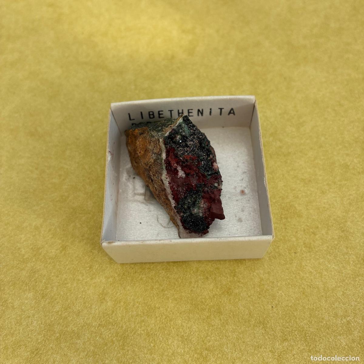 Coleccionismo de minerales: MINERAL LIBETHENITA MINERALES EN CAJA DE 4x4CM