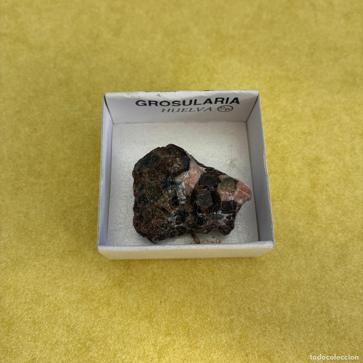 Coleccionismo de minerales: MINERAL GROSULARIA MINERALES EN CAJA DE 4x4CM