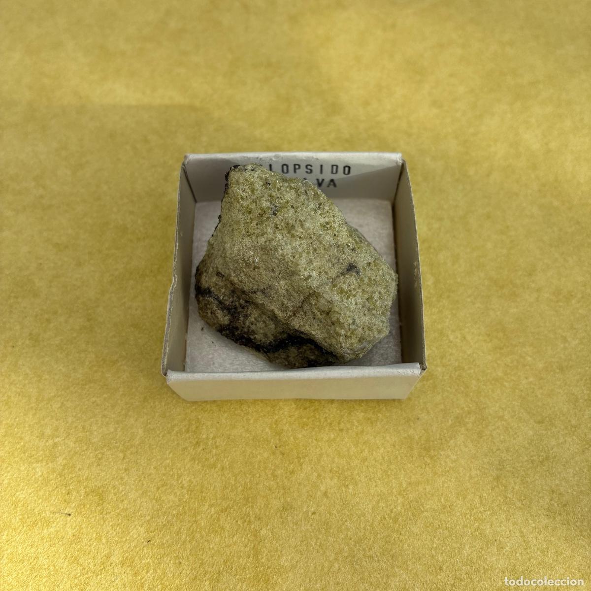 Coleccionismo de minerales: MINERAL DIOPSIDO MINERALES EN CAJA DE 4x4CM