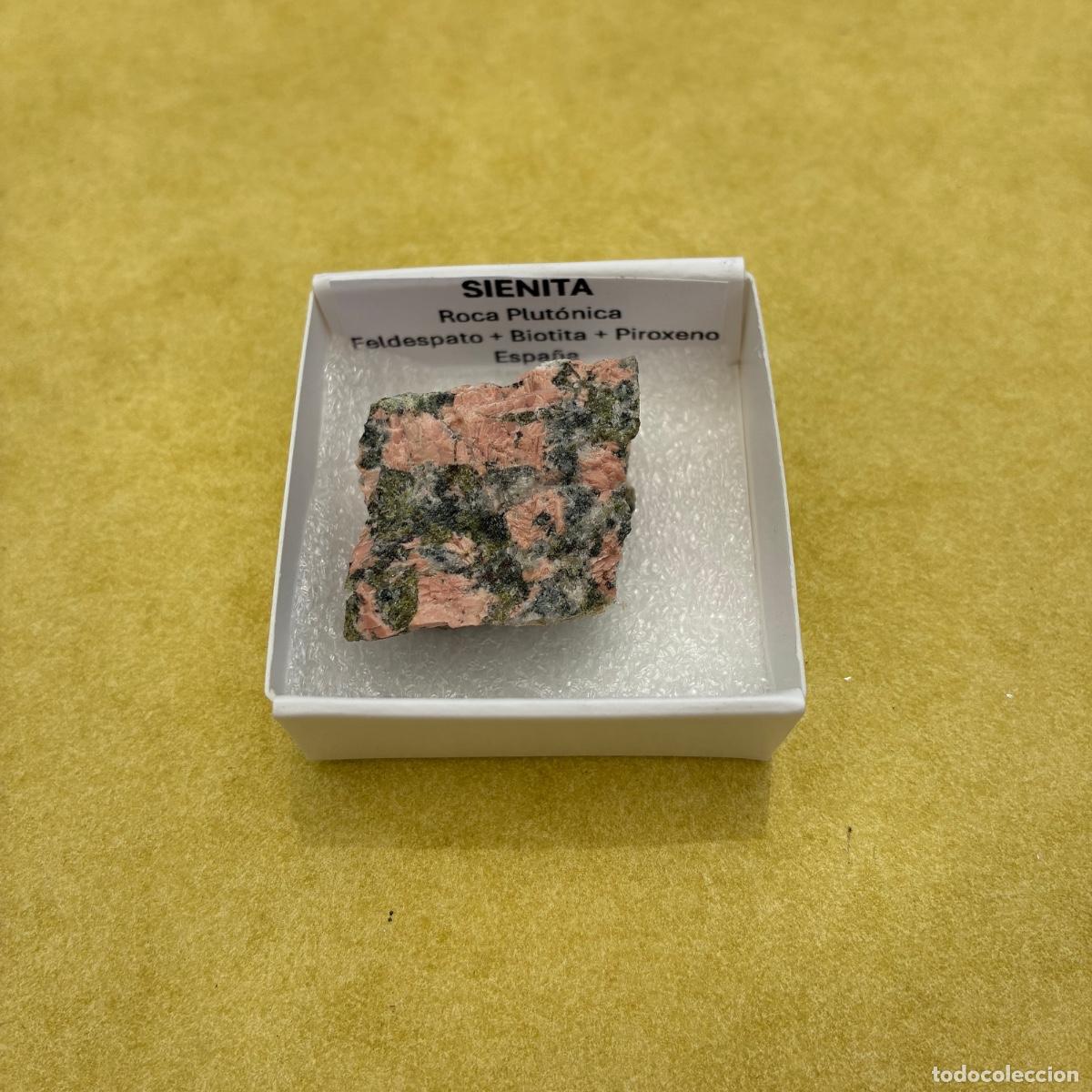 Coleccionismo de minerales: MINERAL SIENITA MINERALES EN CAJAS DE 4x4CM