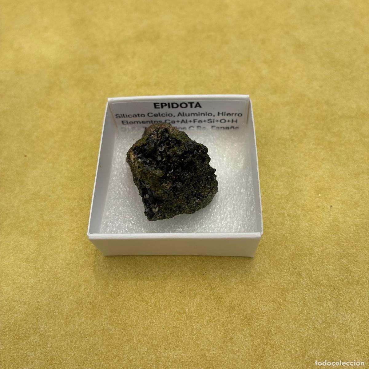 Coleccionismo de minerales: MINERAL EPIDOTA MINERALES EN CAJAS DE 4x4CM
