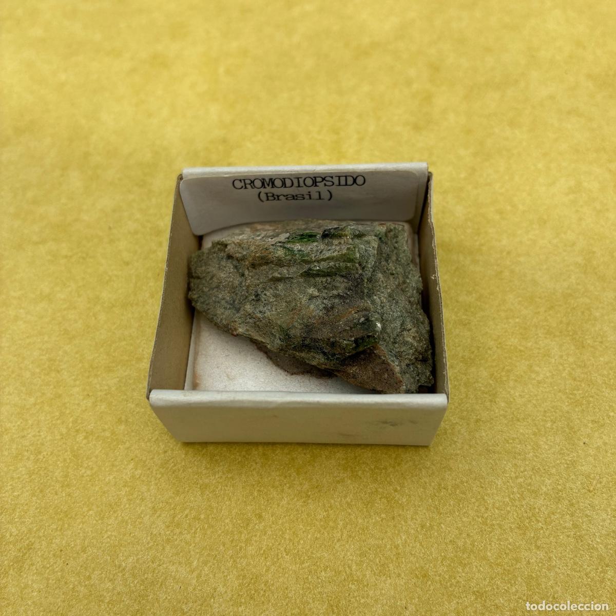 Coleccionismo de minerales: MINERAL CROMODIOPSIDO MINERALES EN CAJAS DE 4x4CM