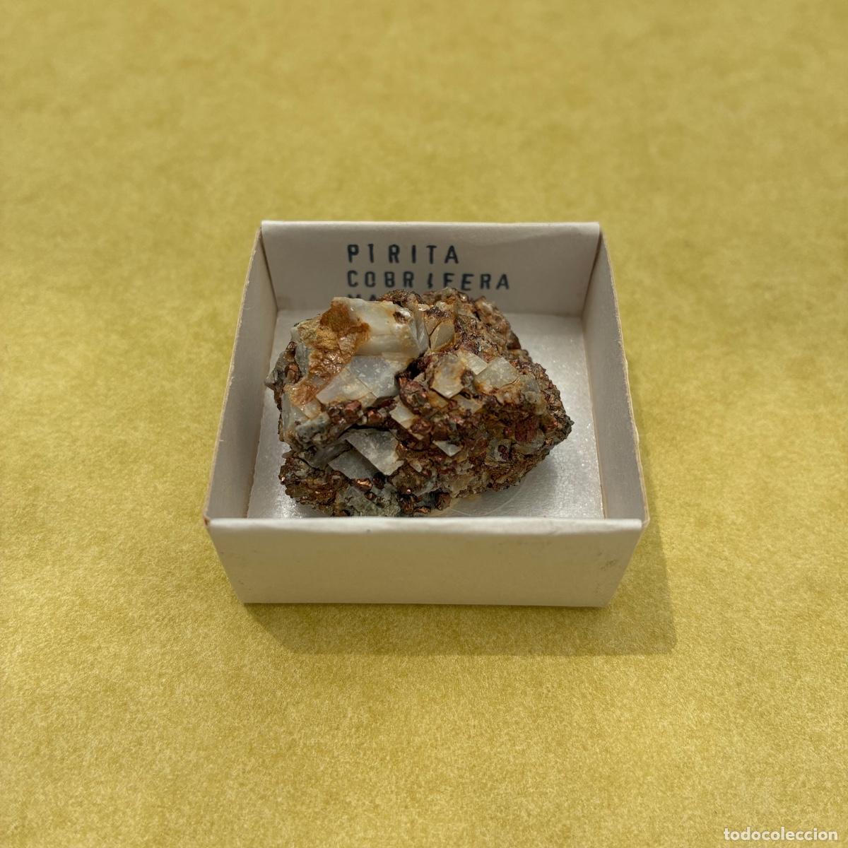 Coleccionismo de minerales: MINERAL PIRITA COBRIFERA MINERALES EN CAJAS DE 4x4CM