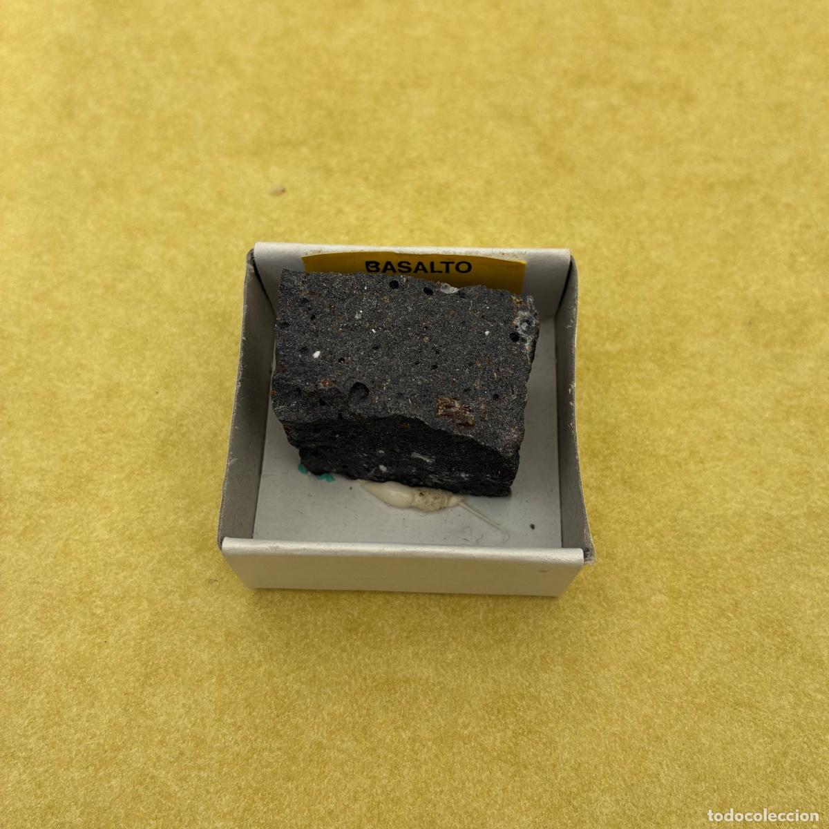 Coleccionismo de minerales: MINERAL BASALTO MINERALES EN CAJAS DE 4x4CM