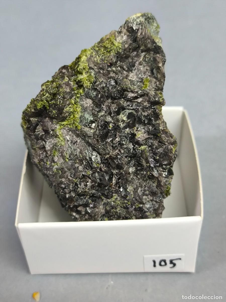 Coleccionismo de minerales: AXINITA+EPIDOTA - MINERAL. 4x4. Lleida
