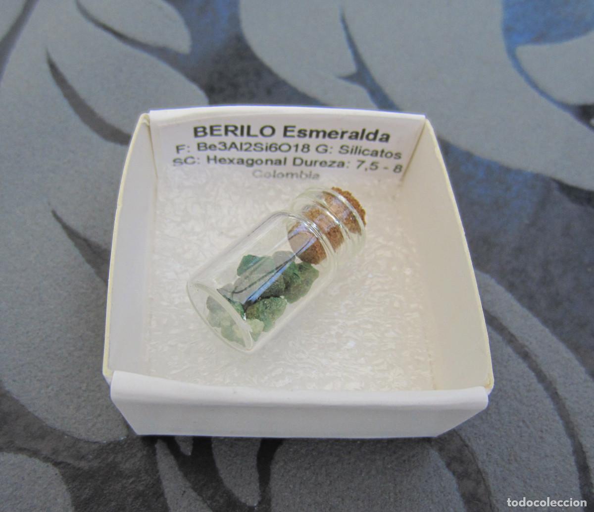 Coleccionismo de minerales: MINERAL BERILO ESMERALDA MINERALES EN CAJA 4X4 CM
