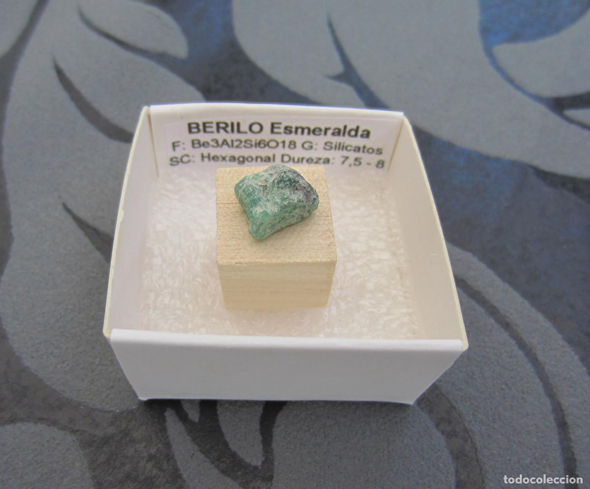 Coleccionismo de minerales: MINERAL BERILO ESMERALDA MINERALES EN CAJA 4X4 CM
