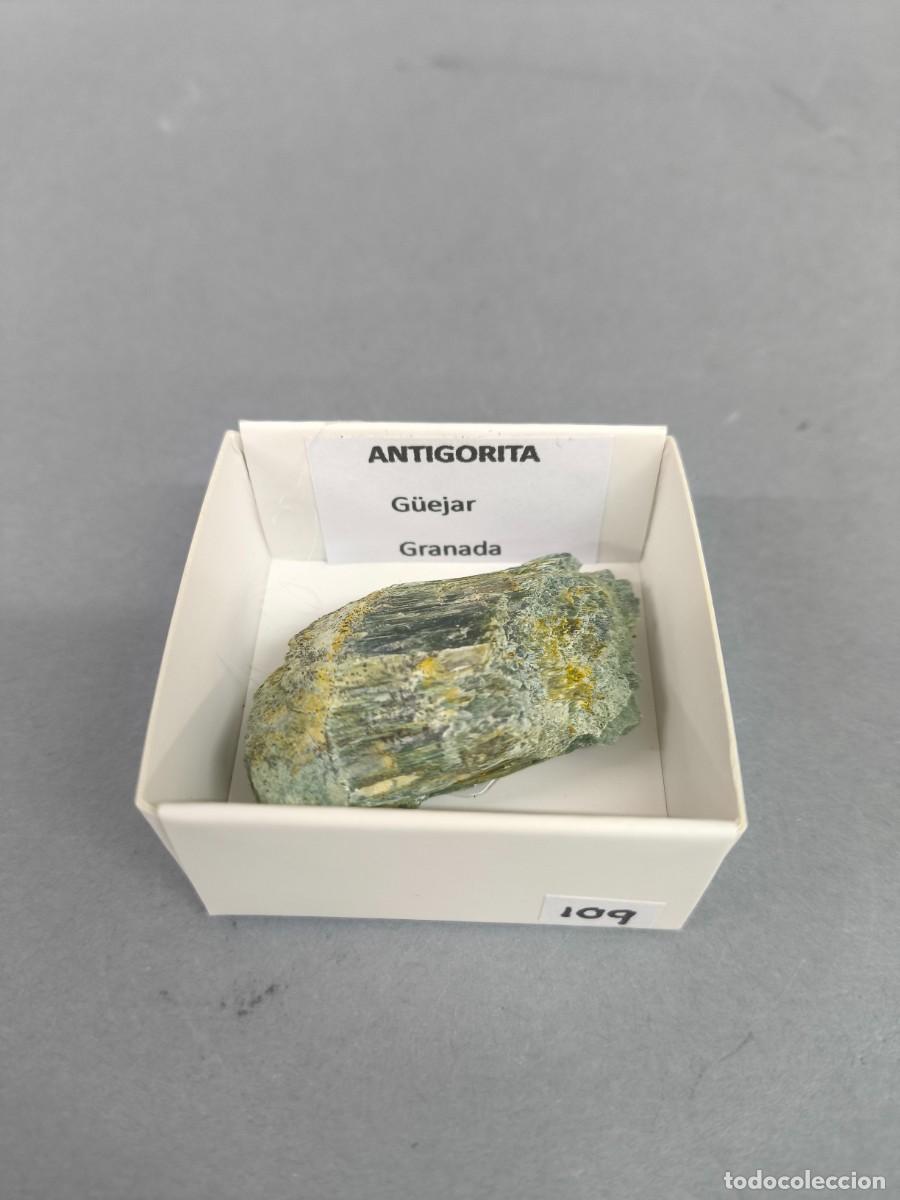 Coleccionismo de minerales: ANTIGORITA - MINERAL. Granada 4x4