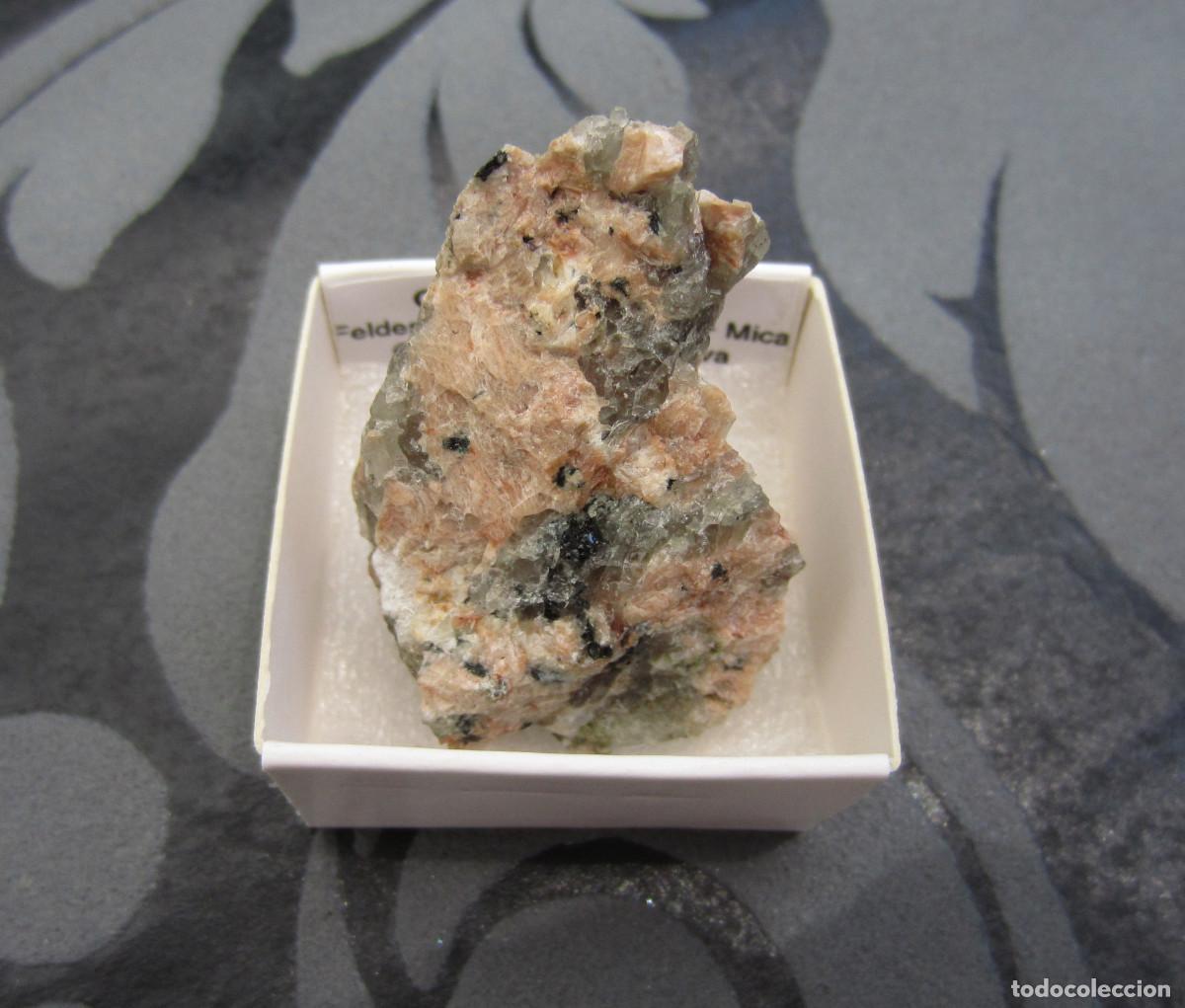 Coleccionismo de minerales: MINERAL ROCAS GRANITO ROSA MINERALES EN CAJA 4X4 CM