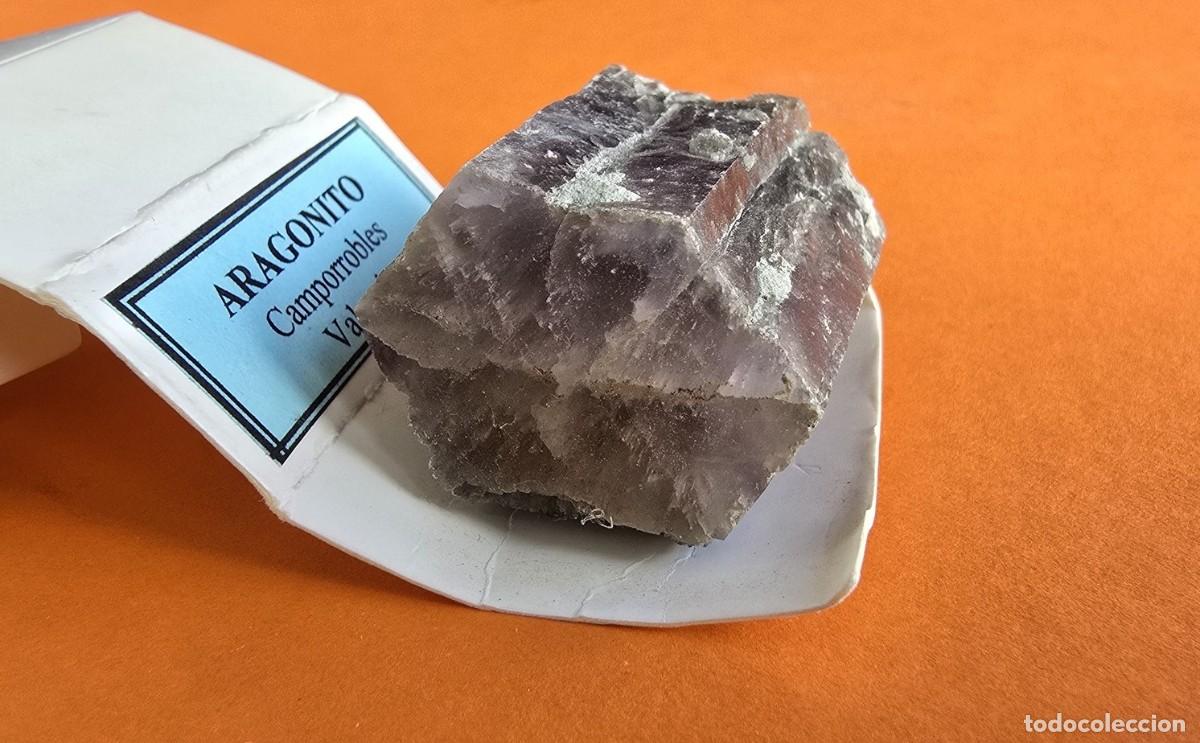Coleccionismo de minerales: ARAGONITO forma de prisma EXAGONAL. (procedente de Camporrobles, Valencia)