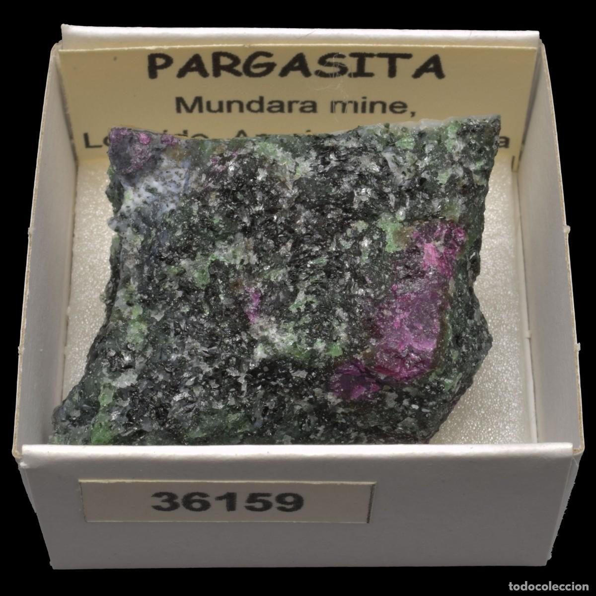 Coleccionismo de minerales: PARGASITA (Mundara mine, Longido, Arusha, Tanzania) #36159