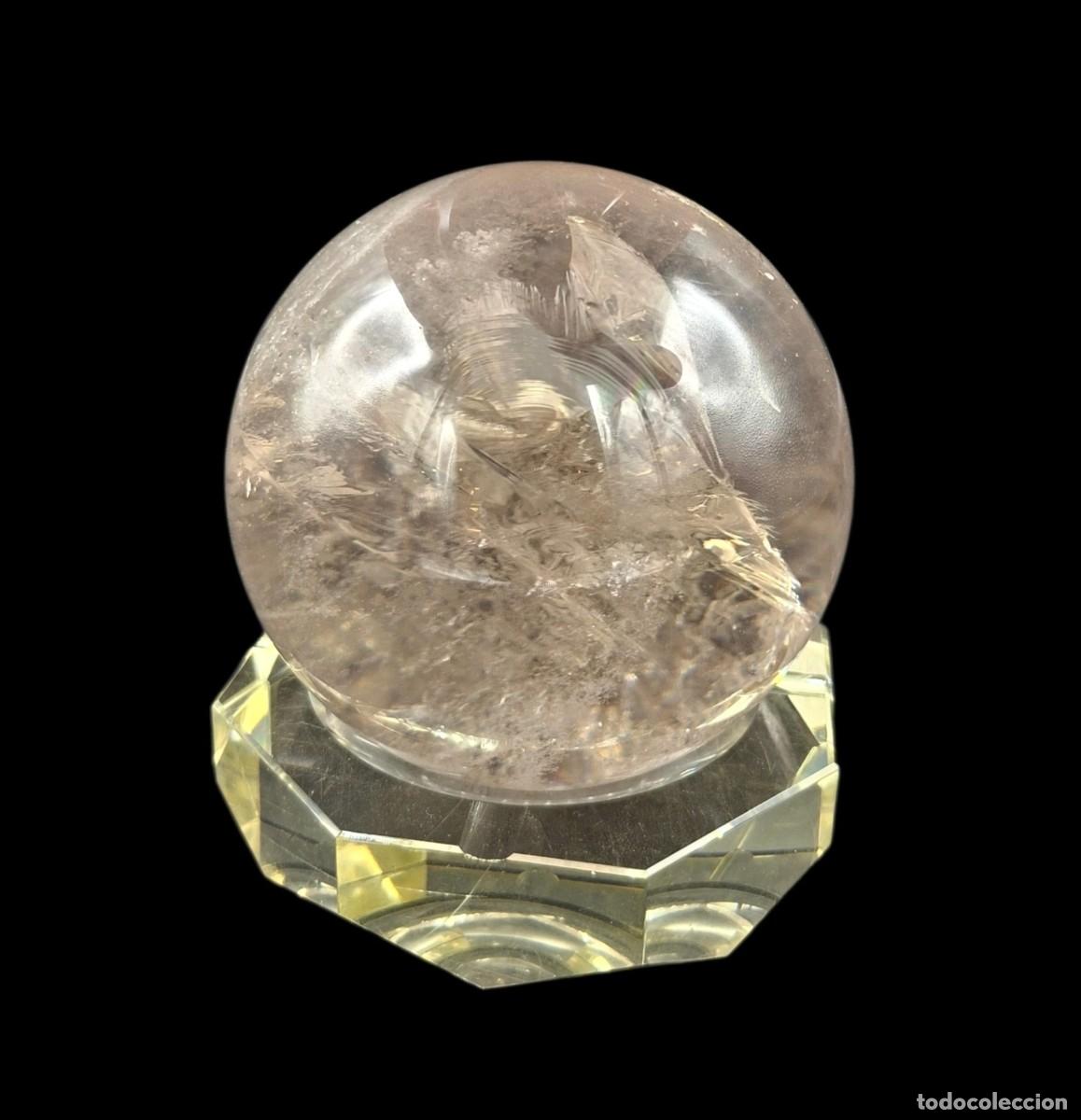 Coleccionismo de minerales: DECORATIVA ESFERA EN CUARZO AHUMADO EN PEANA DE METACRILATO