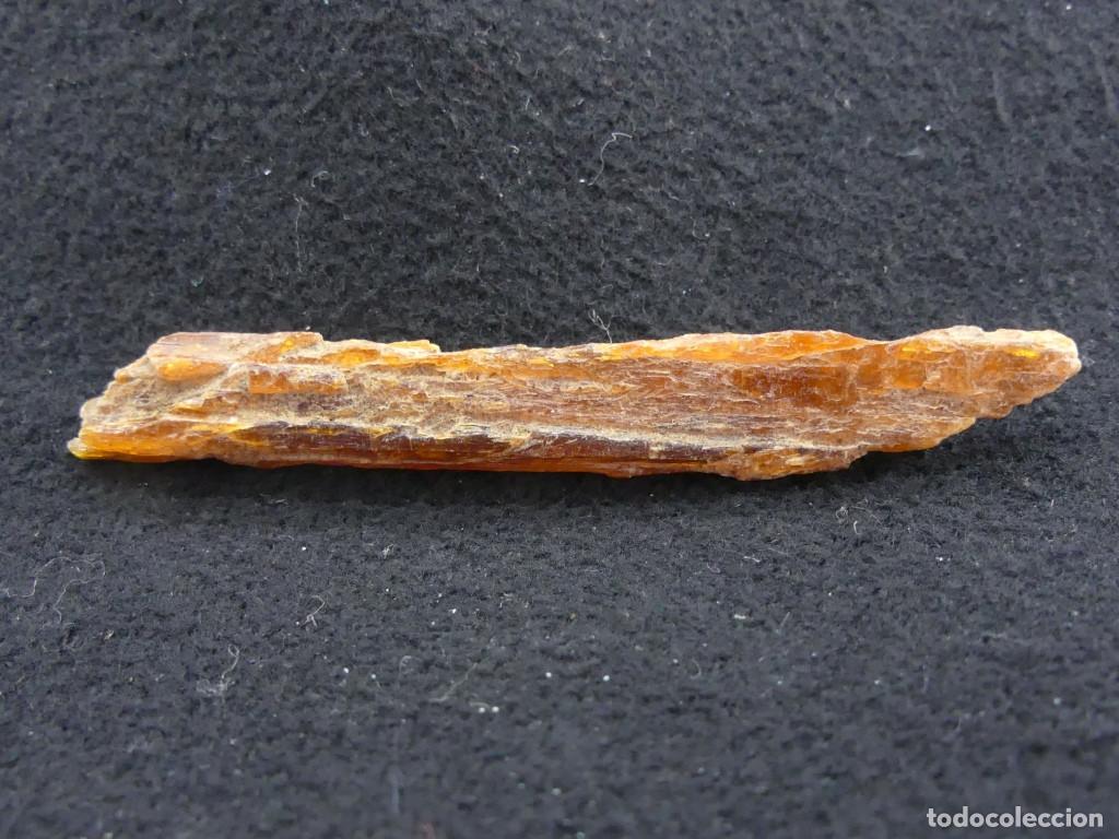 Coleccionismo de minerales: Cianita naranja, Arusha, Tanzania