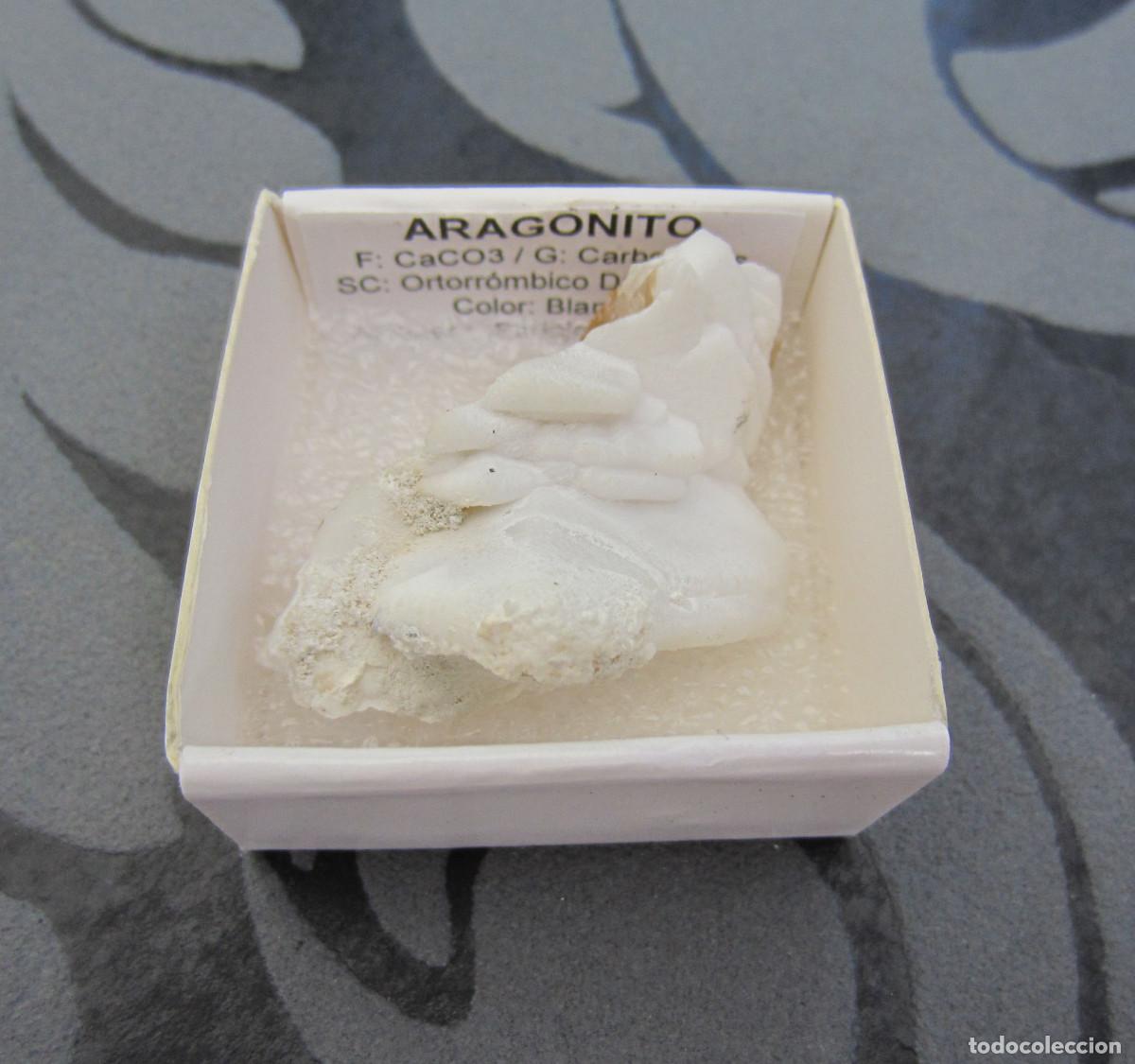 Coleccionismo de minerales: MINERAL ARAGONITO MINERALES EN CAJA 4X4 CM