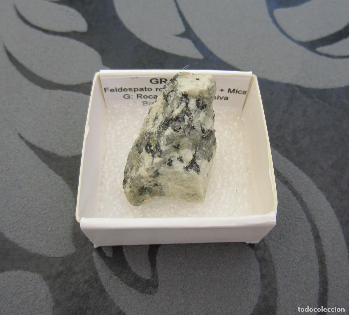 Coleccionismo de minerales: MINERAL ROCAS GRANITO MINERALES EN CAJA 4X4 CM