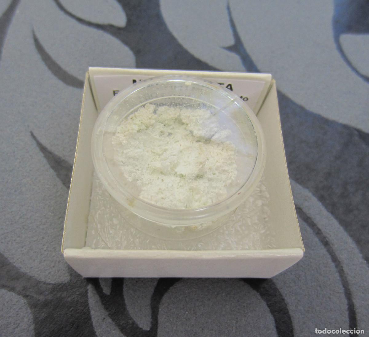 Coleccionismo de minerales: MINERAL ROCAS MELANTERITA MINERALES EN CAJA 4X4 CM