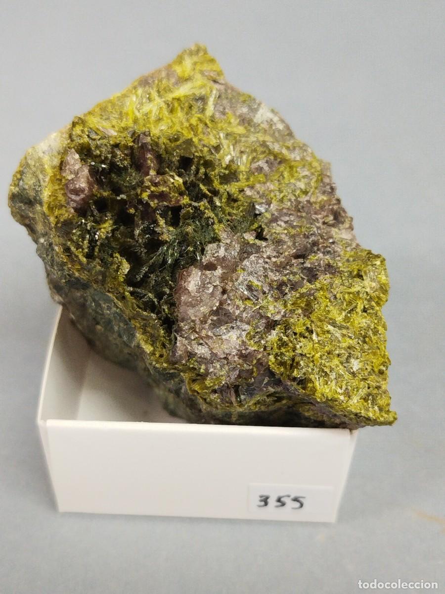 Coleccionismo de minerales: EPIDOTA con AXINITA - MINERAL. 4X4