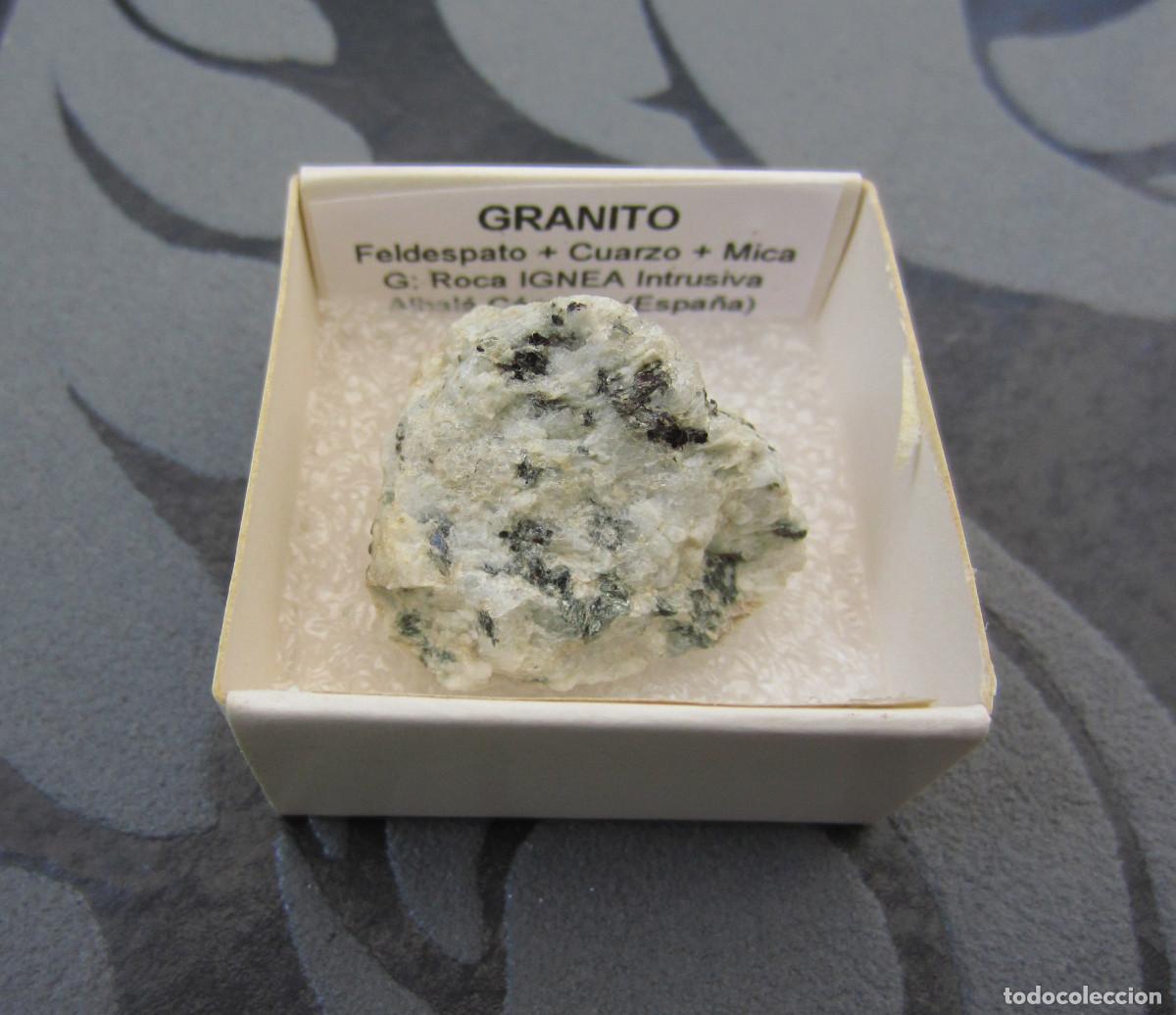 Coleccionismo de minerales: MINERAL ROCAS GRANITO MINERALES EN CAJA 4X4 CM
