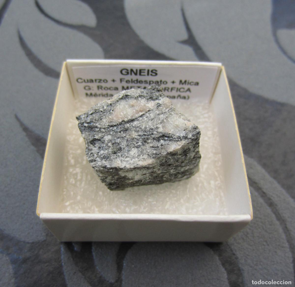 Coleccionismo de minerales: MINERAL ROCAS GNEIS MINERALES EN CAJA 4X4 CM