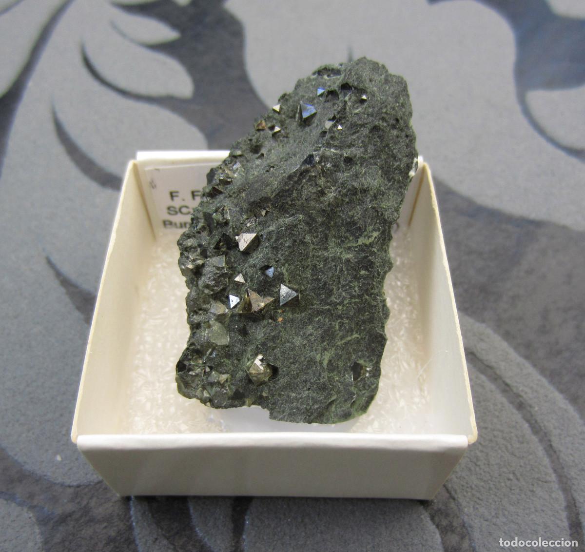 Coleccionismo de minerales: MINERAL MAGNETITA CRISTAL MINERALES EN CAJA 4X4 CM
