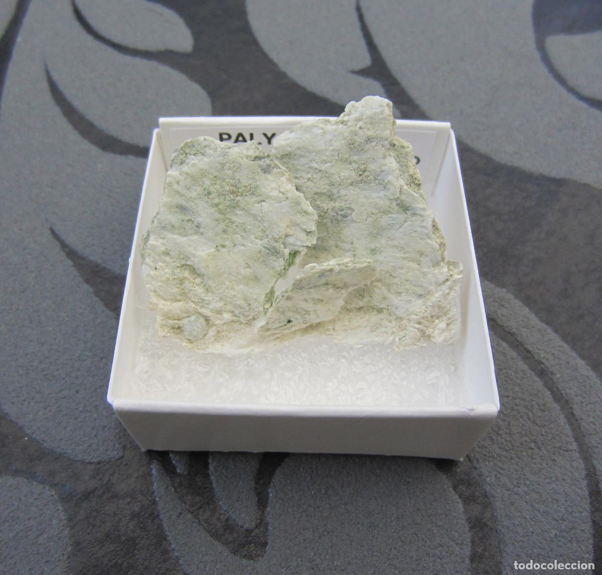 Coleccionismo de minerales: MINERAL PALYGORSKITA MINERALES EN CAJA 4X4 CM