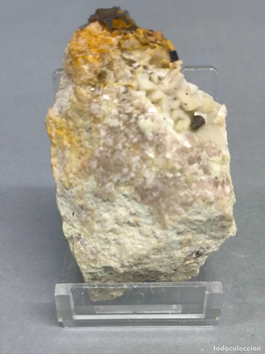 Coleccionismo de minerales: CALCOPIRITA sobre DOLOMITA