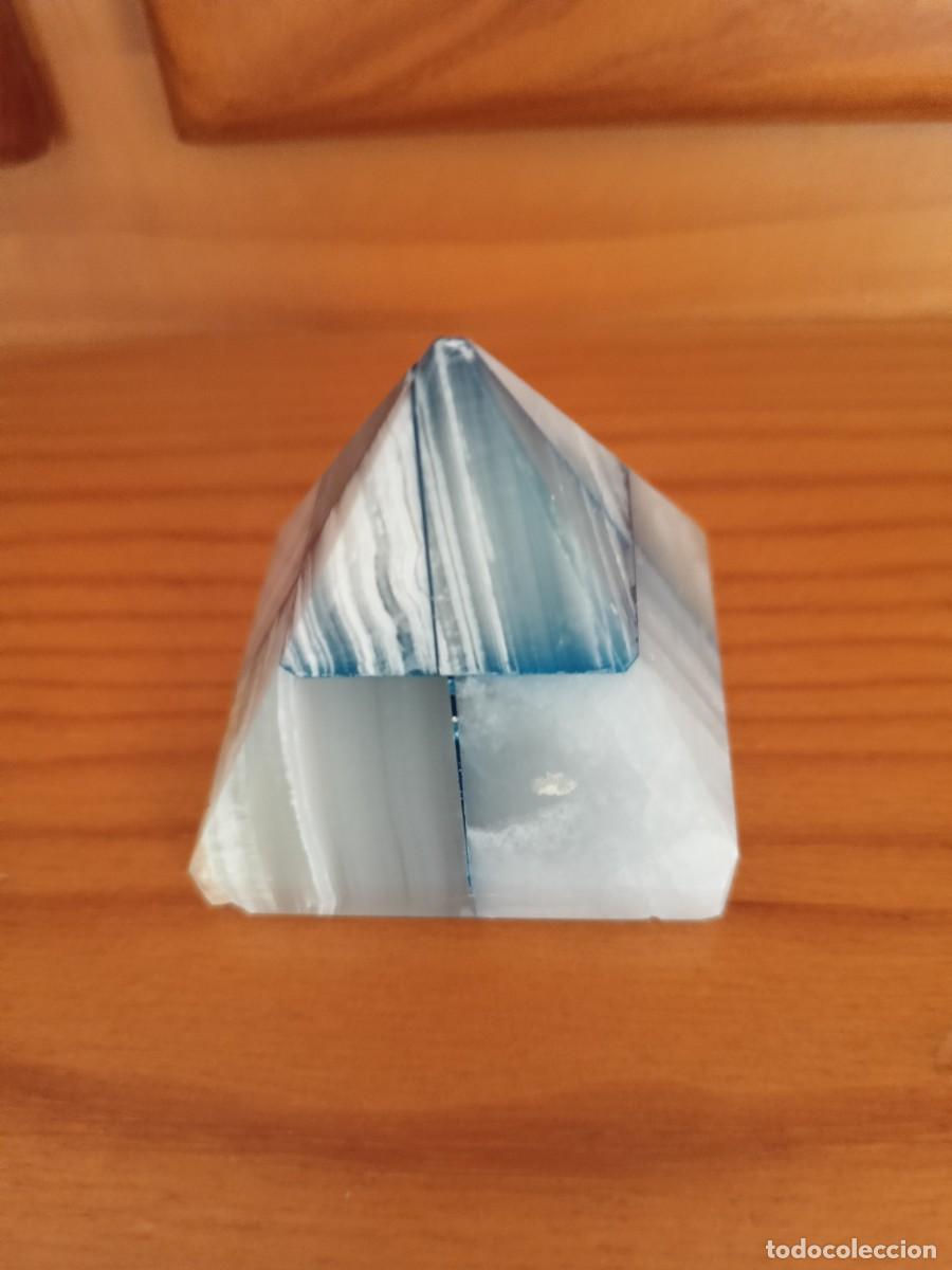 Coleccionismo de minerales: Pir&aacute;mide &Aacute;gata banderada azul