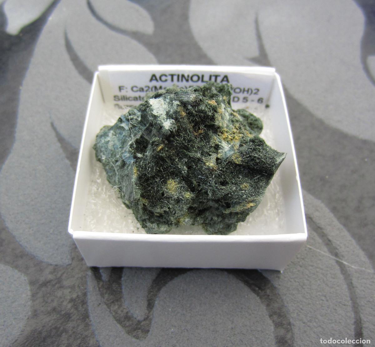 Coleccionismo de minerales: MINERAL ACTINOLITA MINERALES EN CAJA 4X4 CM