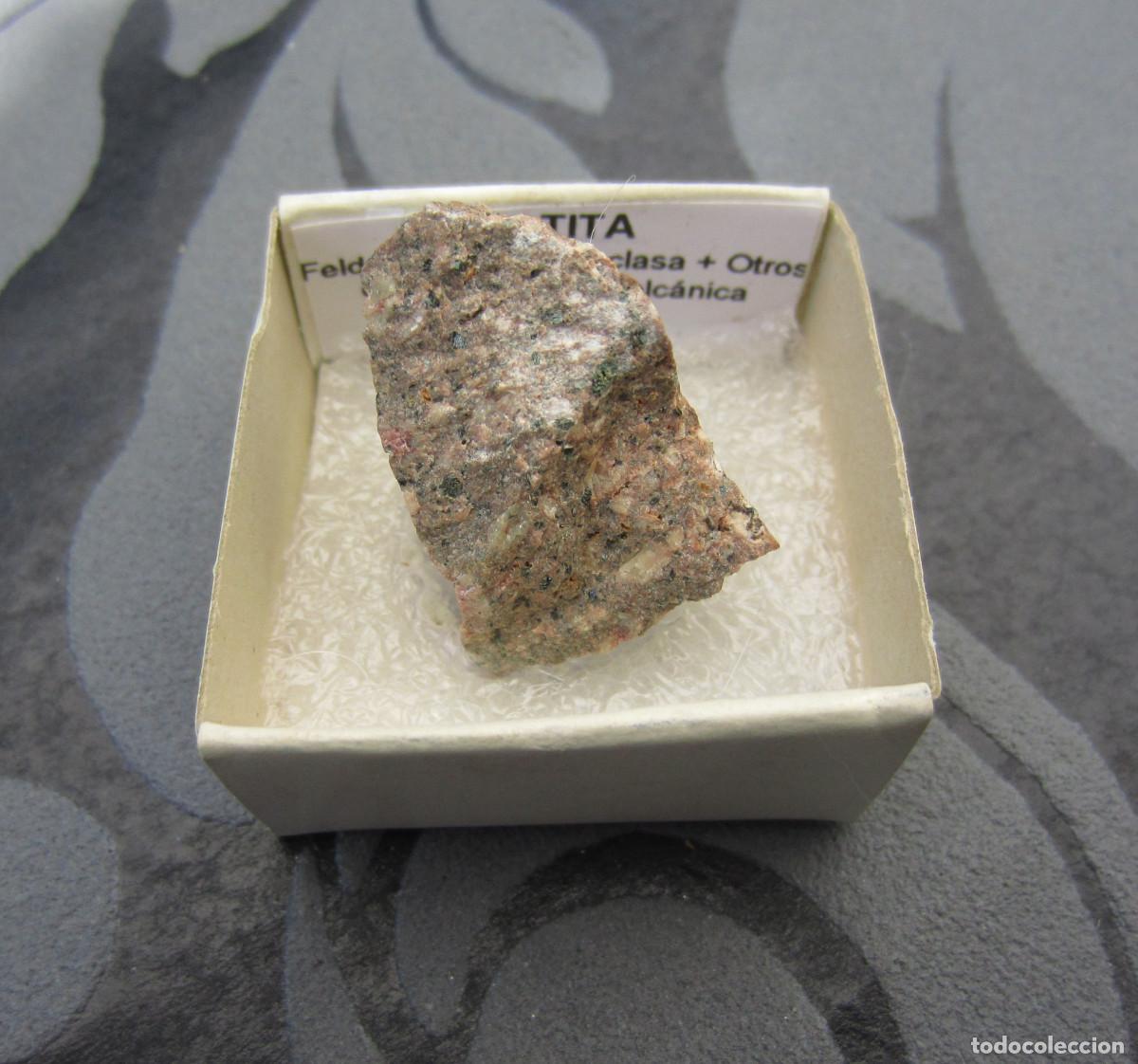 Coleccionismo de minerales: MINERAL ROCAS LATITA MINERALES EN CAJA 4X4 CM