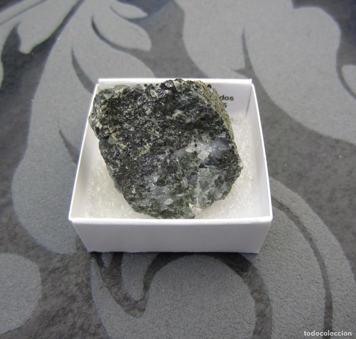 Coleccionismo de minerales: MINERAL MAGNETITA MINERALES EN CAJA 4X4 CM