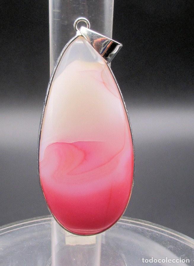 Coleccionismo de minerales: Colgante de &Aacute;gata Rosa y blanca con ribeteados de plateado en bisuter&iacute;a (No plata de Ley)