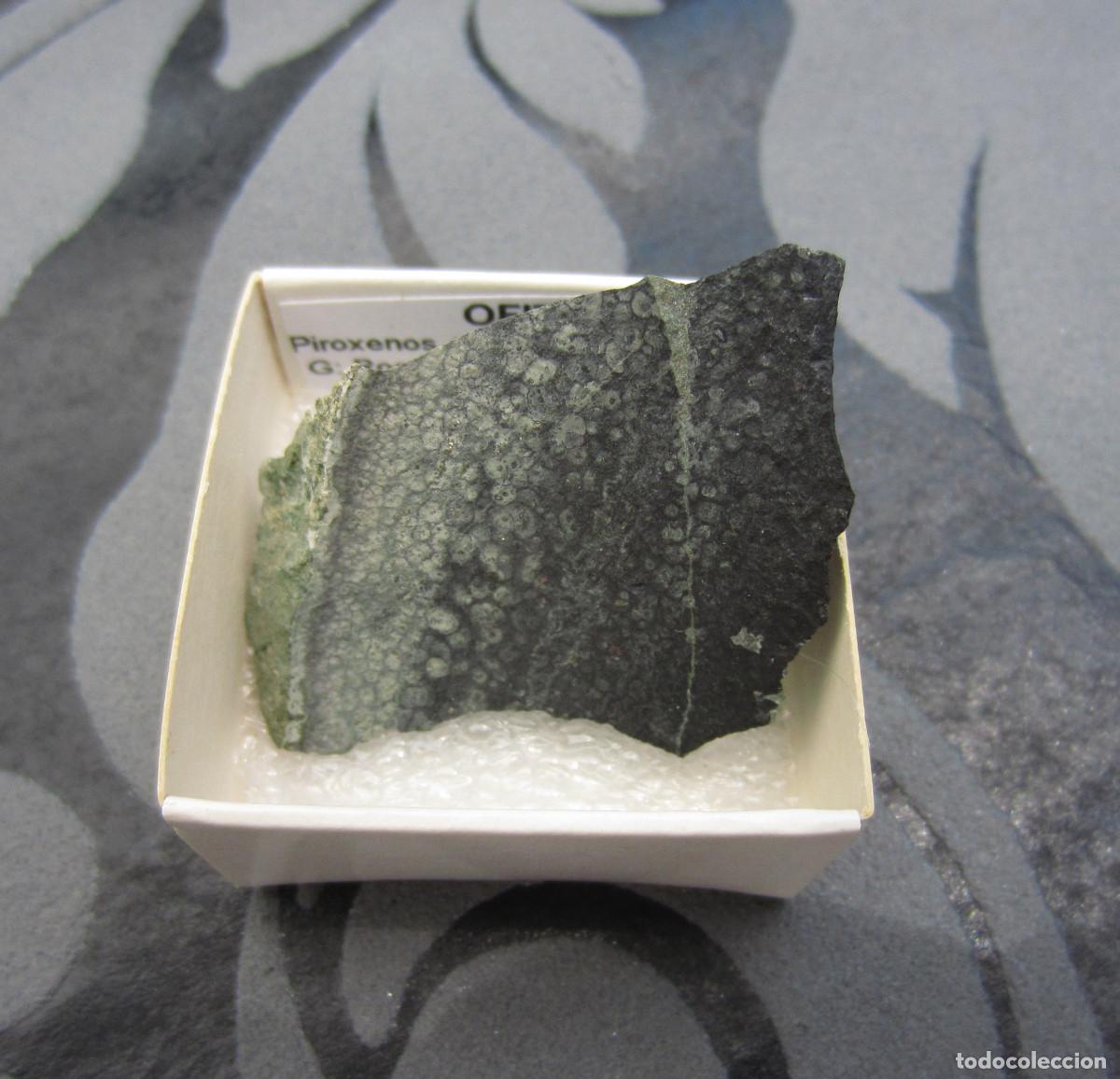 Colecionismo de minerais: MINERAL ROCAS OFITA MINERALES EN CAJA 4X4 CM