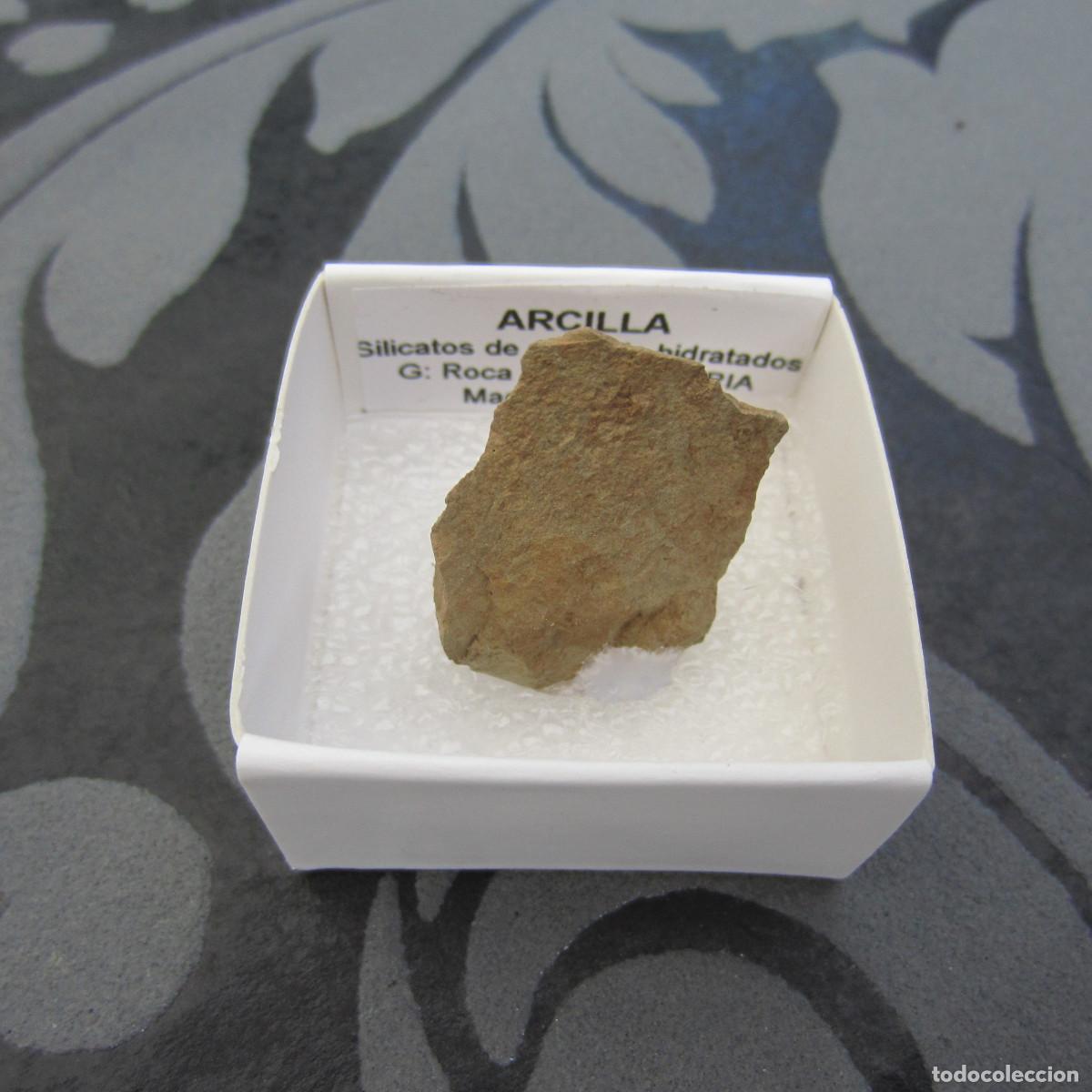 Coleccionismo de minerales: MINERAL ROCAS ARCILLA MINERALES EN CAJA 4X4 CM