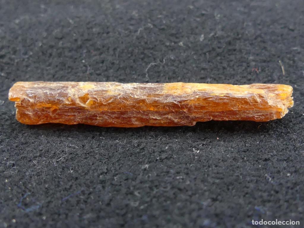 Coleccionismo de minerales: Cianita naranja, Arusha, Tanzania