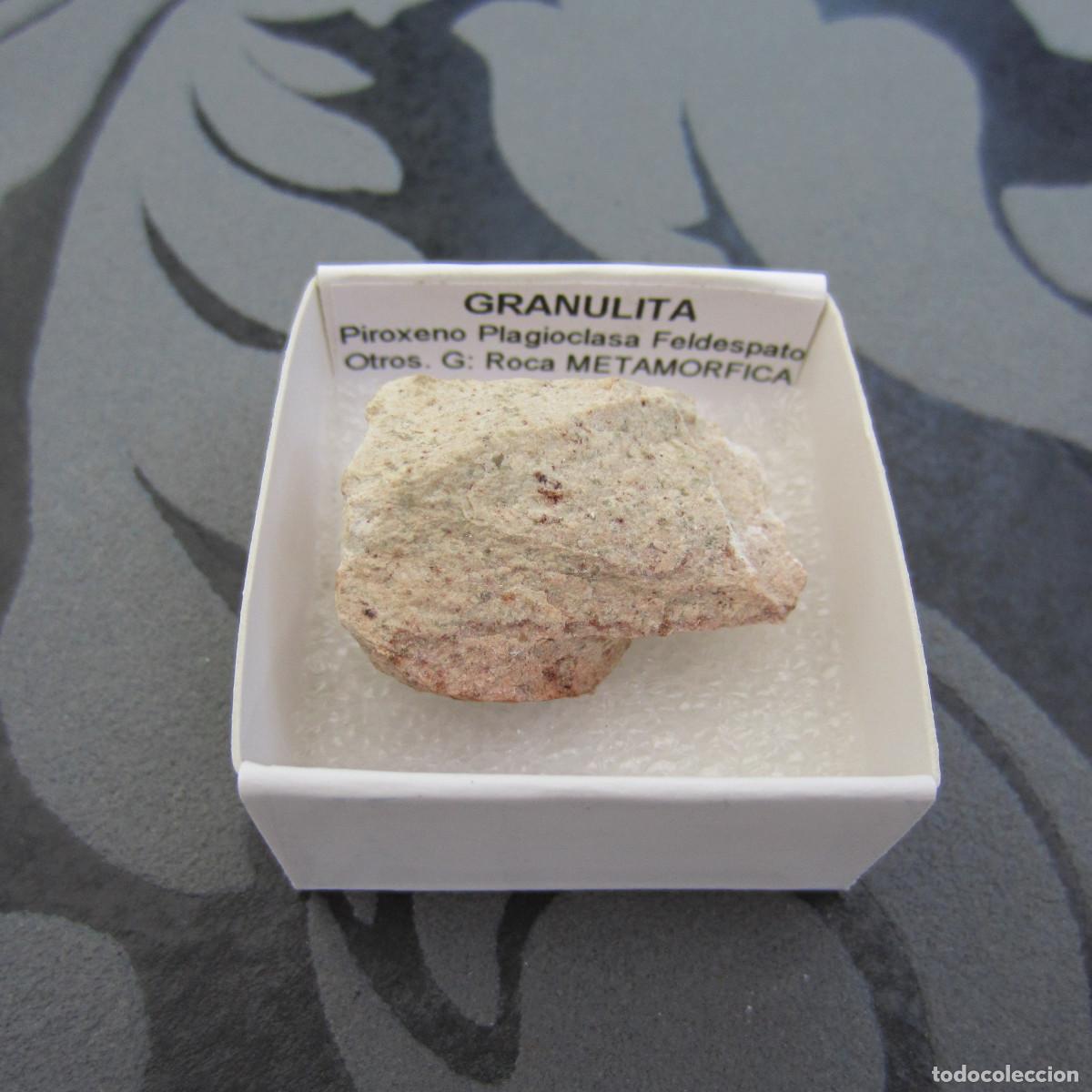 Coleccionismo de minerales: MINERAL ROCAS GRANULITA MINERALES EN CAJA 4X4 CM