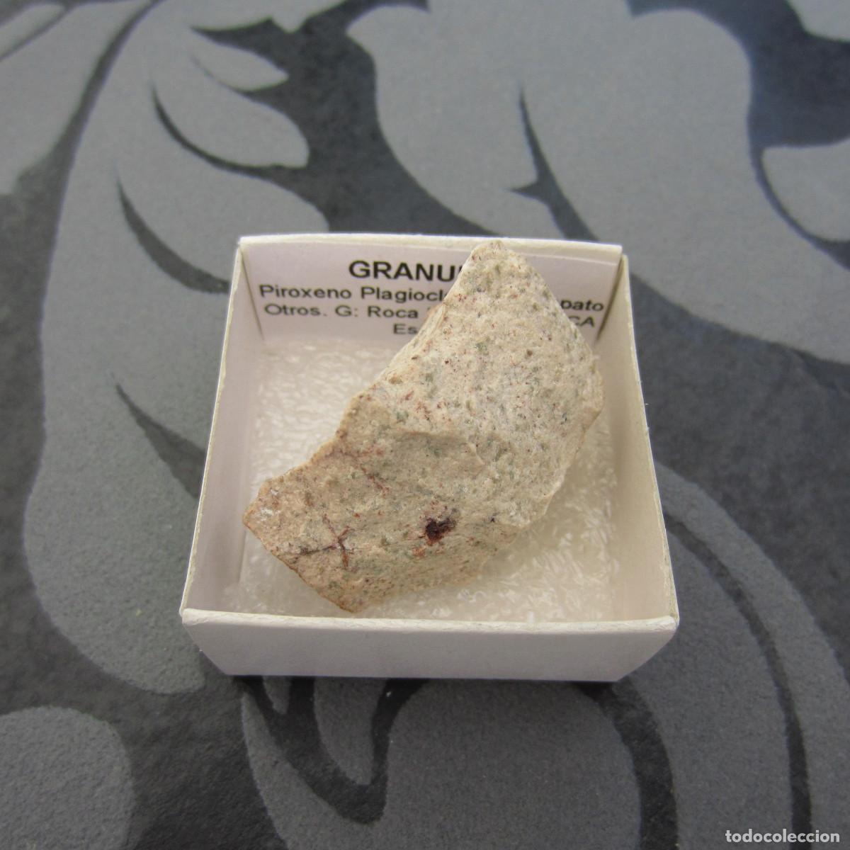 Coleccionismo de minerales: MINERAL ROCAS GRANULITA MINERALES EN CAJA 4X4 CM