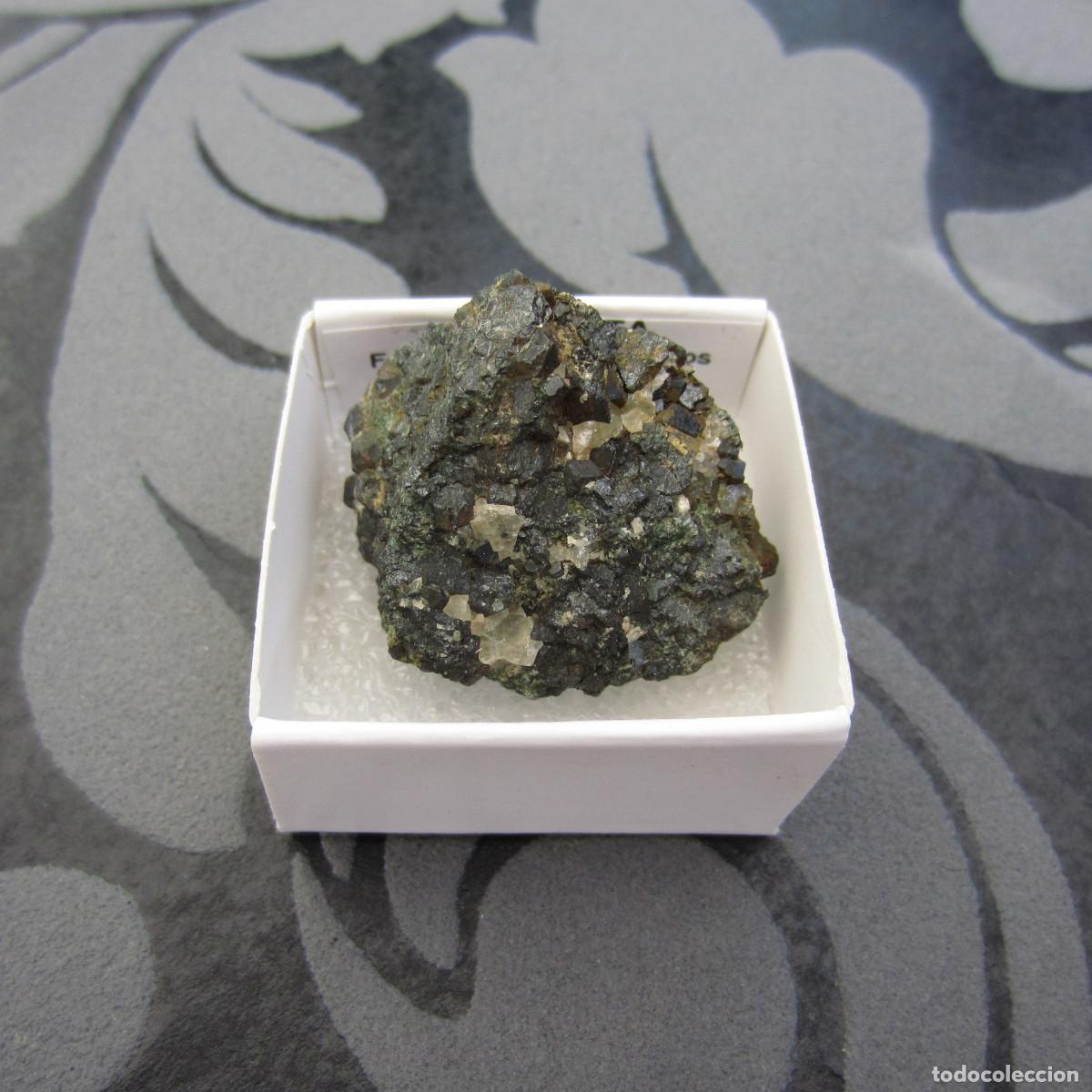 Coleccionismo de minerales: MINERAL MAGNETITA MINERALES EN CAJA 4X4 CM