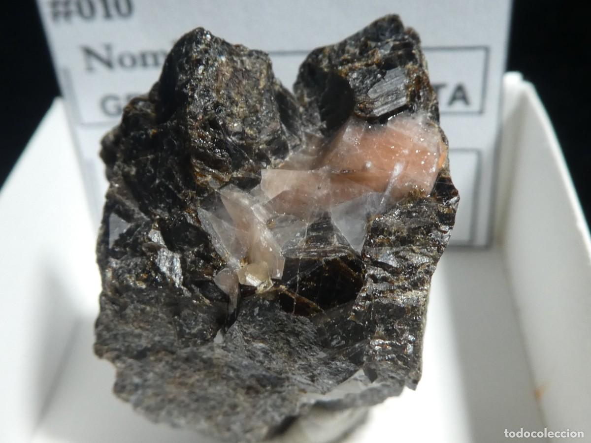 Coleccionismo de minerales: (010) GRANATE ANDRADITA. MINAS DE CALA, HUELVA. ESPA&Ntilde;A.