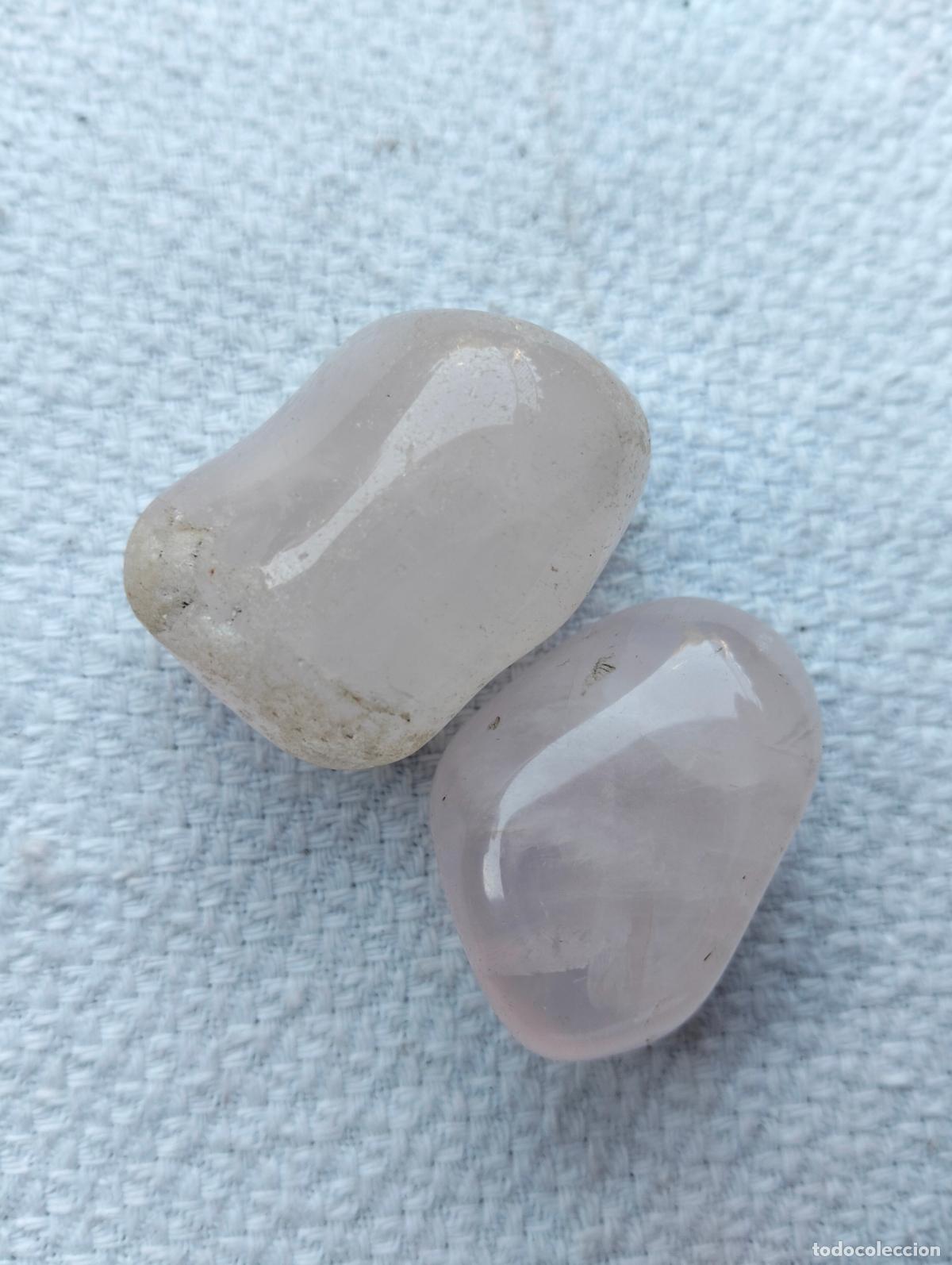 Colecionismo de minerais: Pareja de peque&ntilde;as piedras minerales cuarzo rosa para arreglo o bisuter&iacute;a