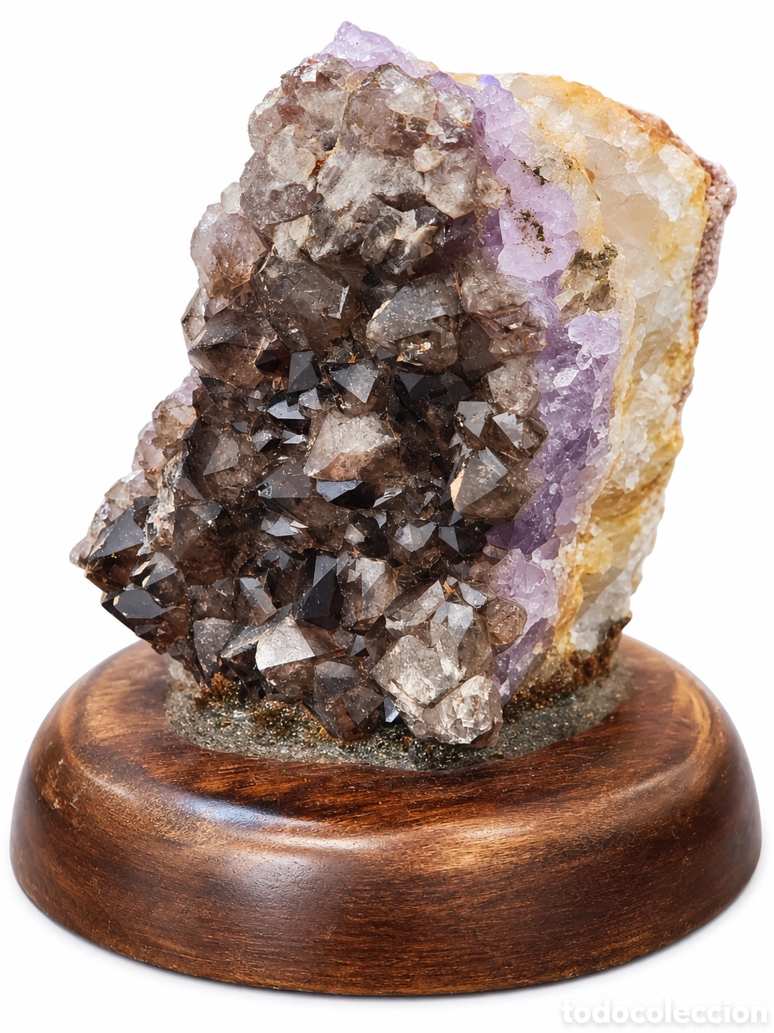 Coleccionismo de minerales: fluorita violeta y gris ahumada sobre matriz, ejemplar de colecci&oacute;n