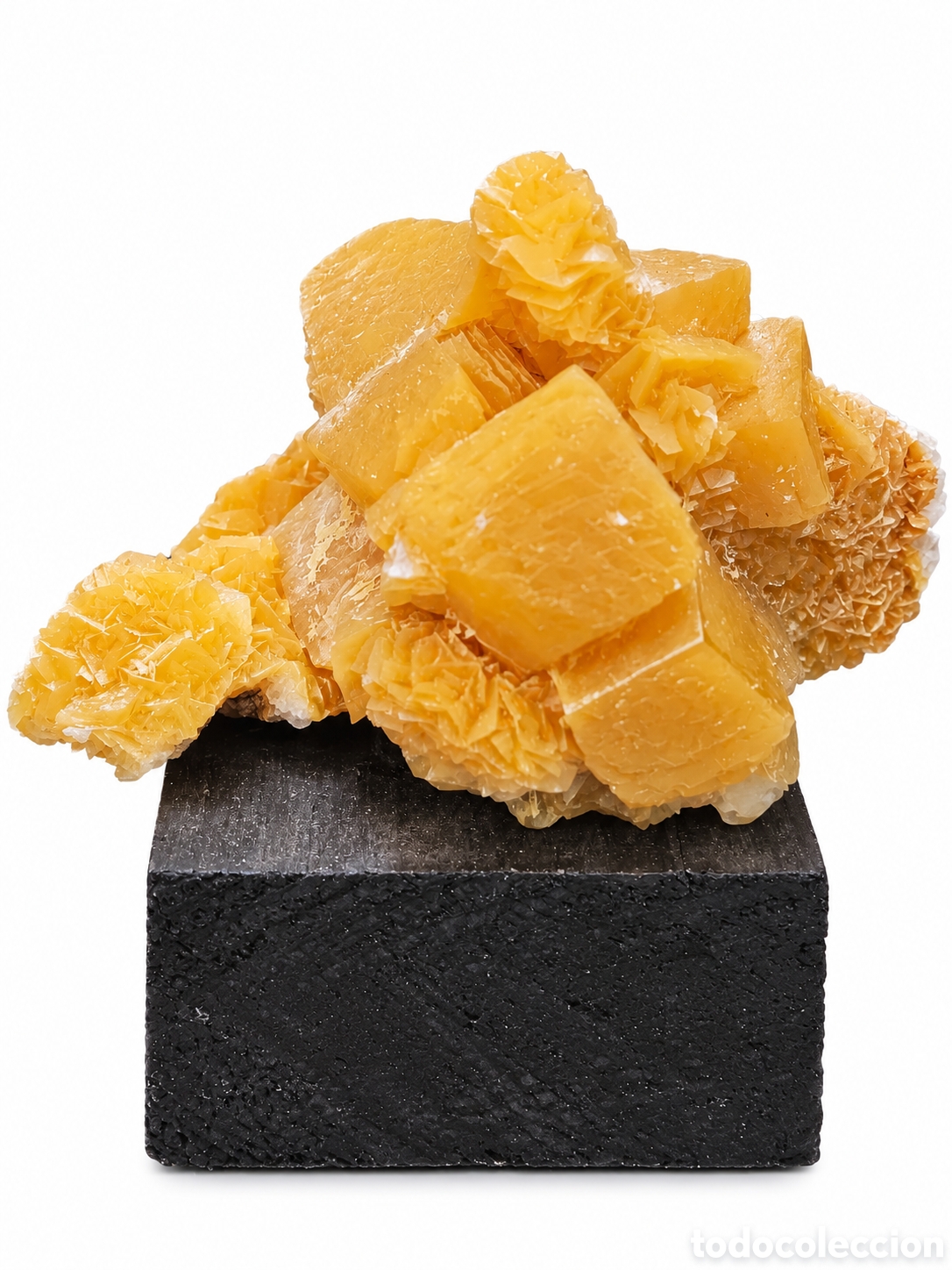 Coleccionismo de minerales: mineral de calcita miel sobre matriz