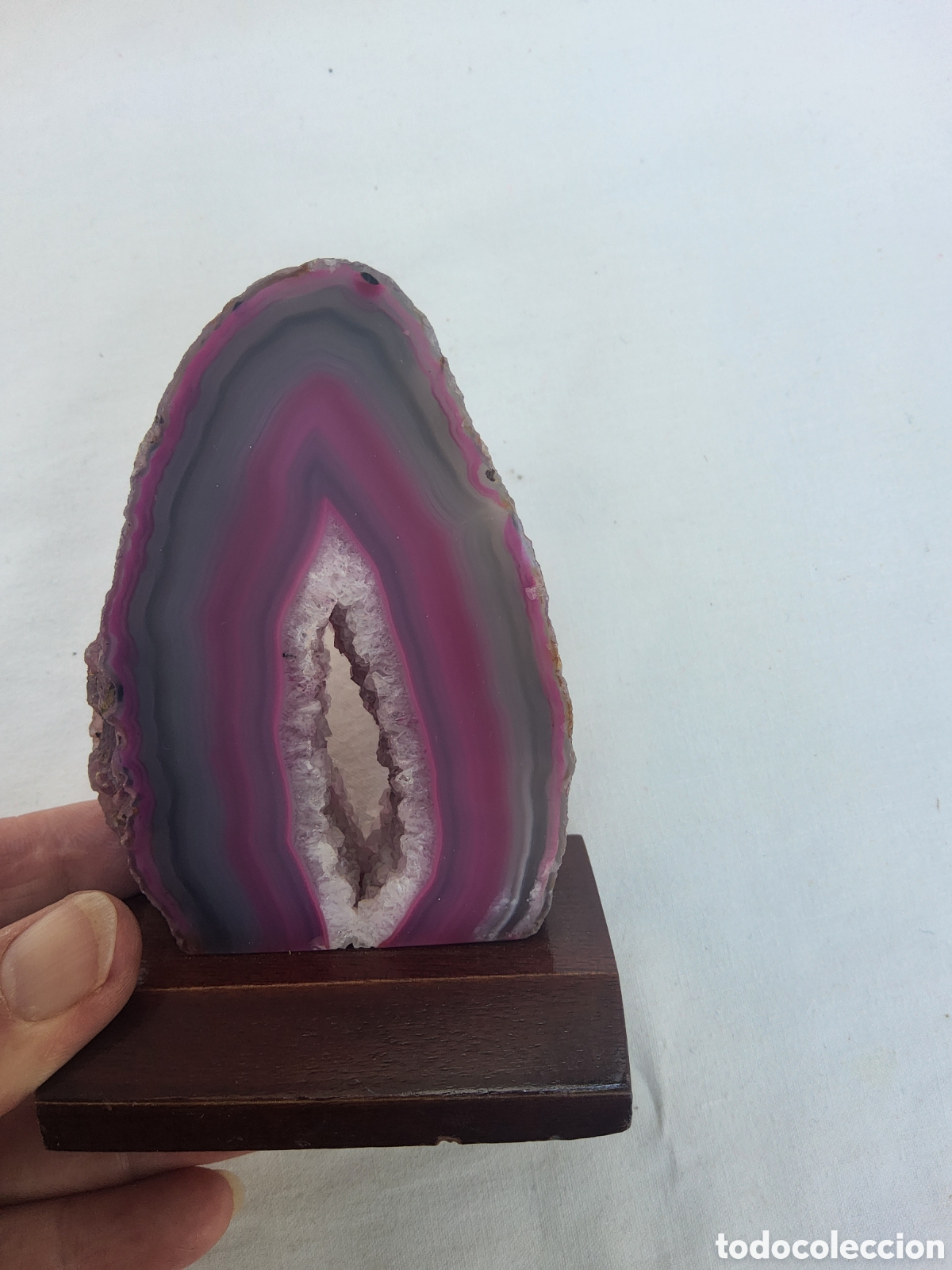 Coleccionismo de minerales: Piedra semipreciosa con soporte