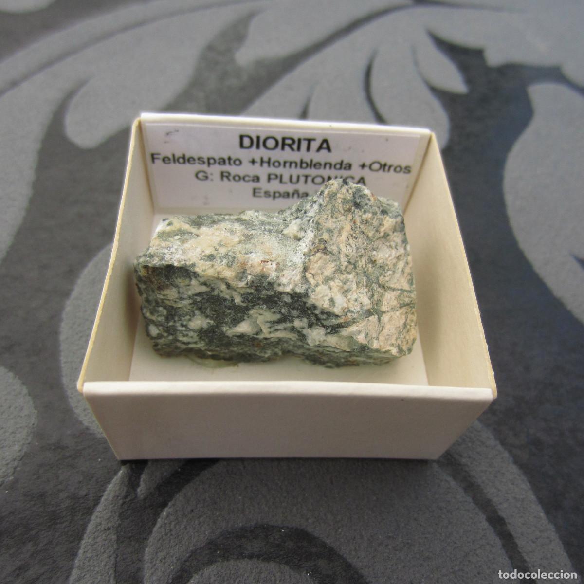 Coleccionismo de minerales: MINERAL ROCAS DIORITA MINERALES EN CAJA 4X4 CM